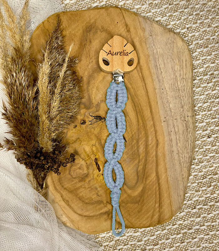 zawieszka do smoczka z wygrawerowanym imieniem dziecka