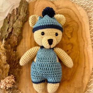 miś wykonany na szydełku