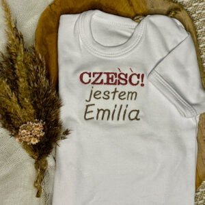 Body niemowlęce z napisem „cześć, jestem Emilia”
