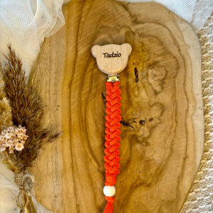 zawieszka do smoczka z wygrawerowanym imieniem dziecka Tadzio