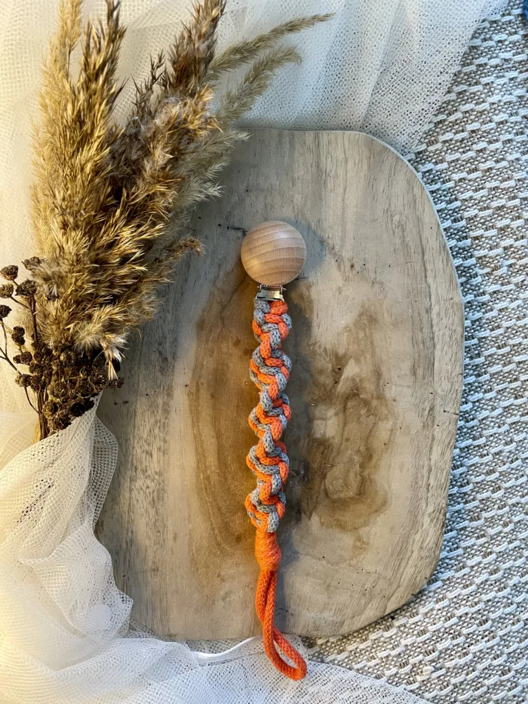 dwukolorowa zawieszka na smoczek z bawełny