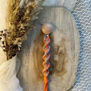 dwukolorowa zakręcona przywieszka na smoczki