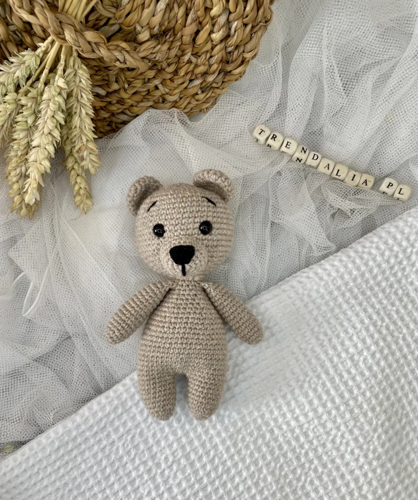 Własnoręcznie wykonana maskotka dla noworodka.