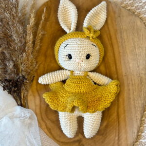 Maskotka ręcznie wykonana w ubranku