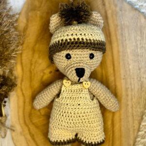 Misiek Handmade w ubranku z czapeczką