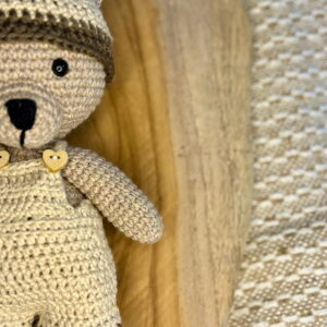 Ręcznie wykonany miś na szydełku