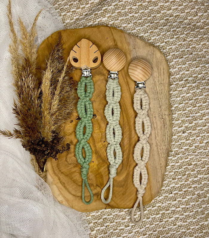 zawieszki do smoczka z wygrawerowanym imieniem dziecka 