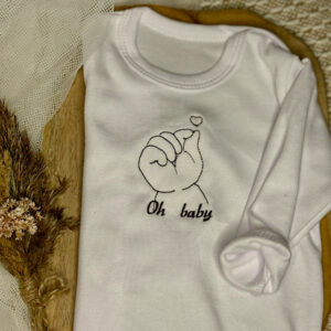 Body dziecięce z wyhaftowanym napisem