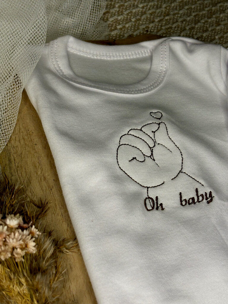 Body z haftem, body z napisem 