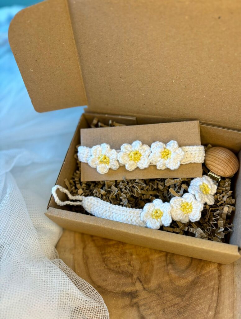 Opaska niemowlęca i zawieszka do smoczka z imieniem