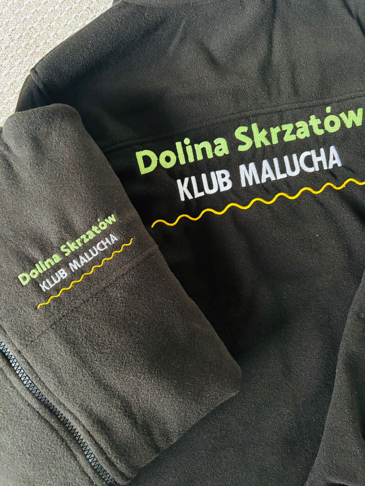 polar z wyhaftowanym logo