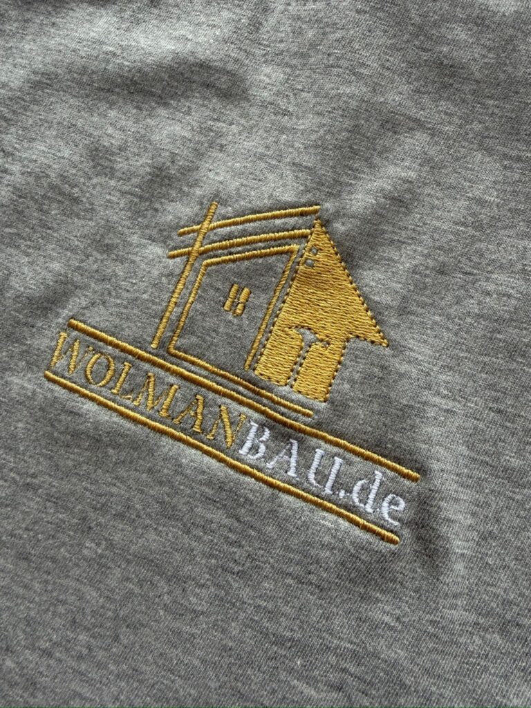 T-shirty z haftem logo