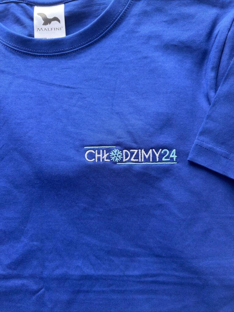 t shirty z haftem logo