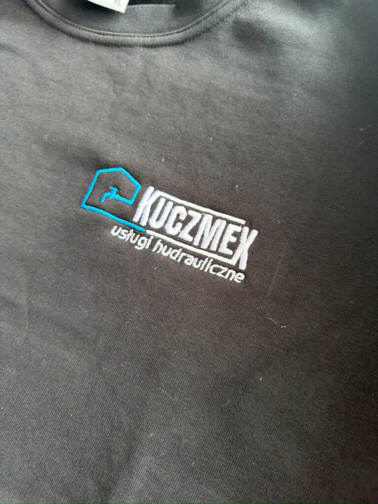 Bluzy z haftem logo
