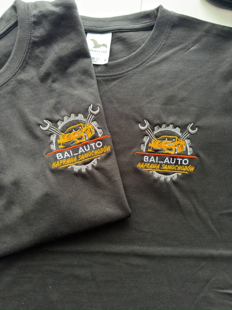 T-shirty z haftem logo