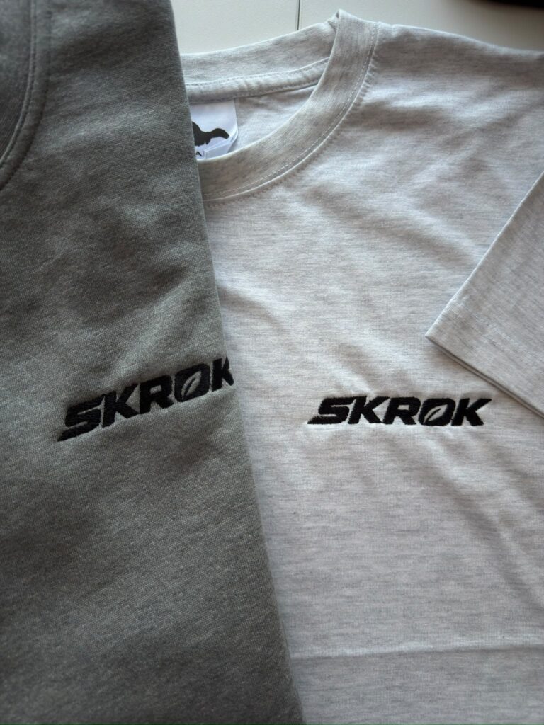 T-shirty z haftem logo