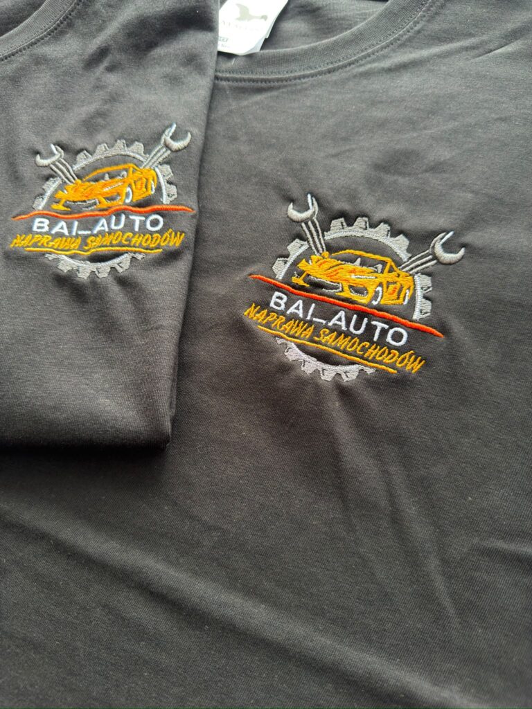 T-shirty z haftem logo