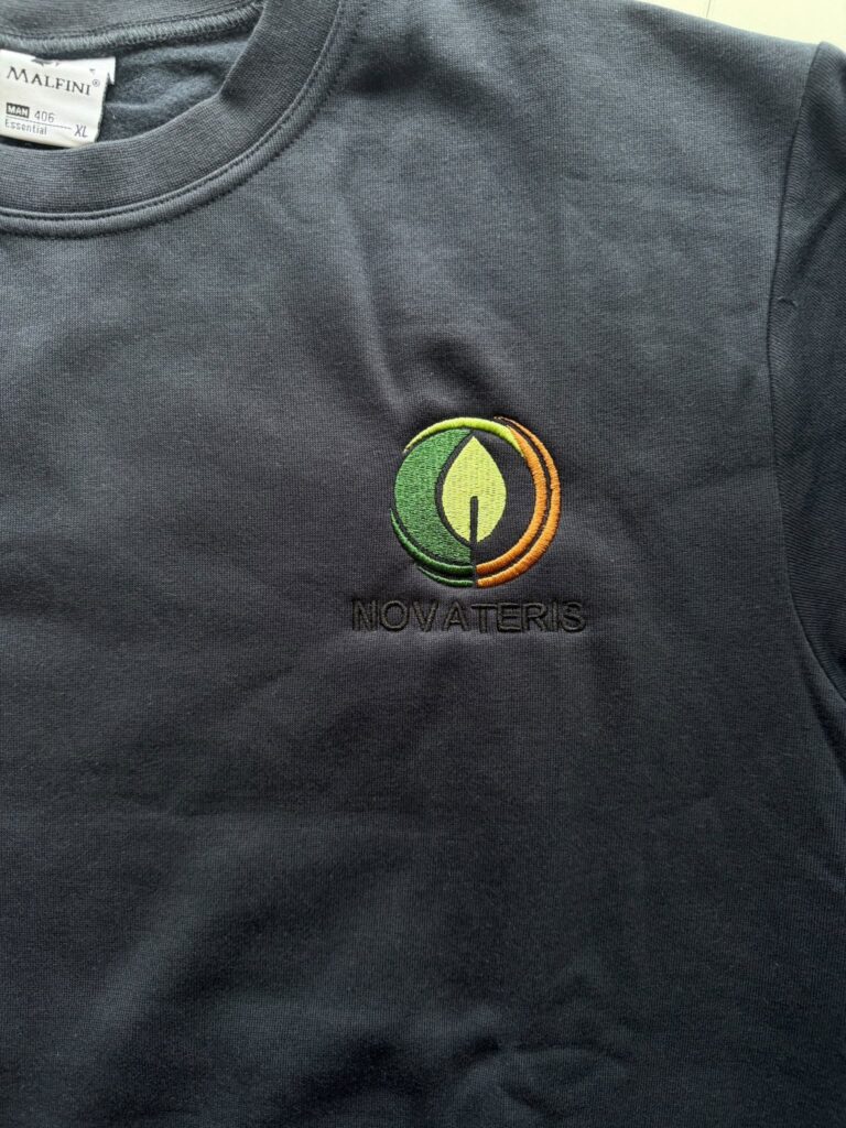 T-shirty z haftem logo