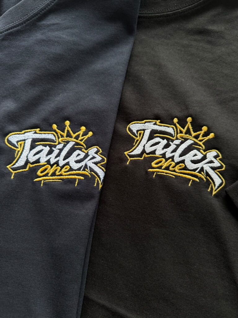 T-shirty z haftem logo