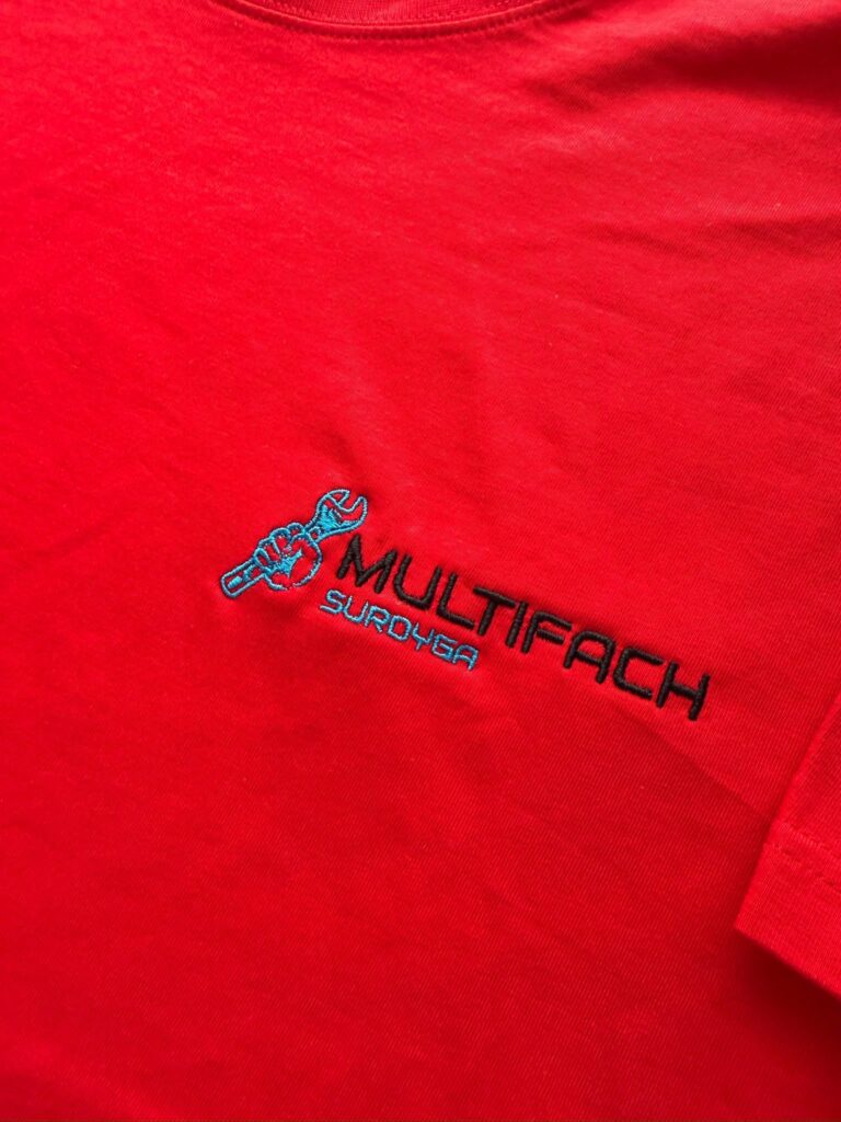 T-shirty z haftem logo
